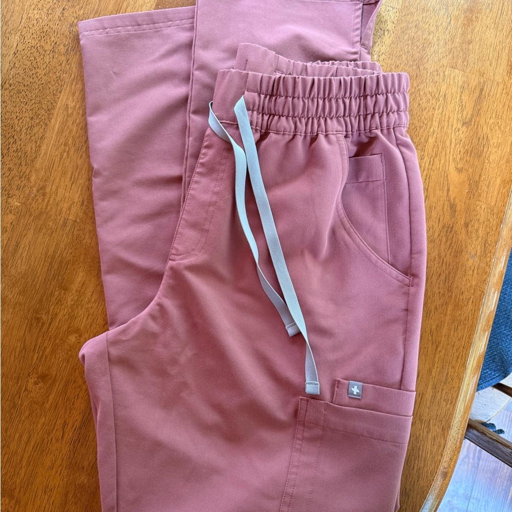 Figs Dowa bottoms in Mauve Size